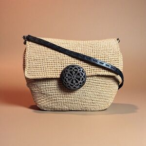 BRIGHTON WOVEN STRAW CROSSBODY BAG WITH WOOD MAGNETIC CLOSURE